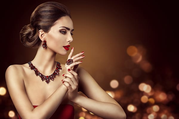 Elegante Ballfrisuren vom Friseur in Gleisdorf